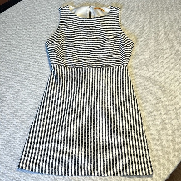 Alice + Olivia Dresses & Skirts - Alice + Olivia Striped Sleeveless Dress with cute back detail.  Size XS/S.